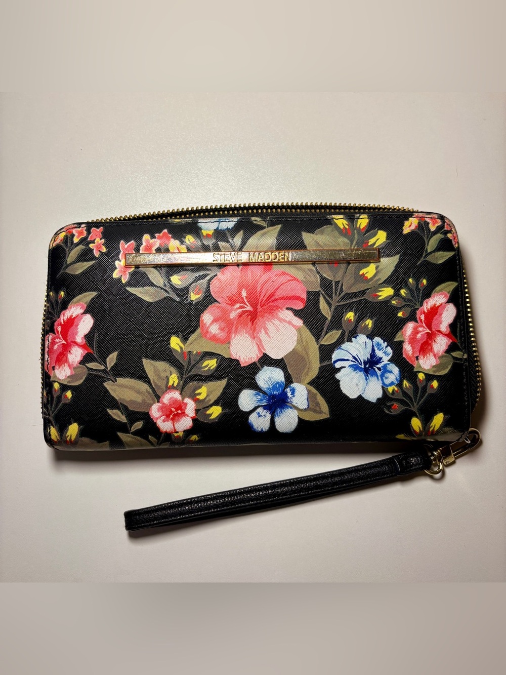 Steve Madden Black Floral Zip Around Wristlet Wallet Large Clutch Organizer